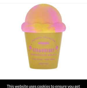 NWOT Strawberry Cheesecake Candle